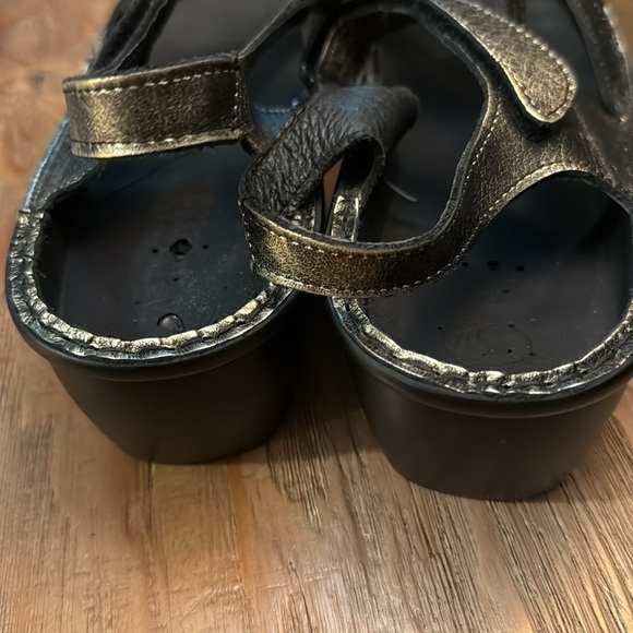 NAOT Women's Metallic Sandals in like new condition Size 40 - Picture 4 of 5
